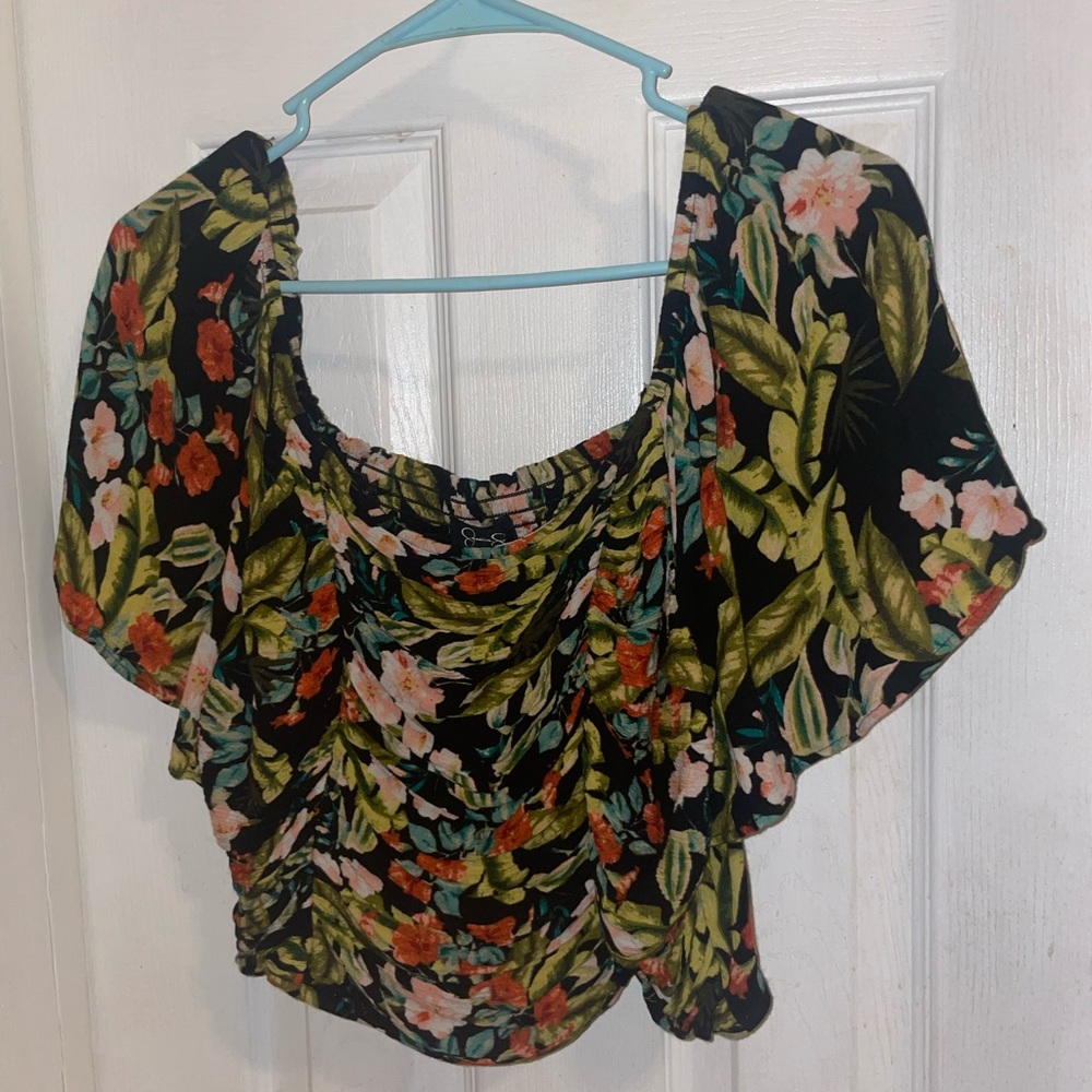 Jessica Simpson Black Flutter Sleeve Ruched Blouse